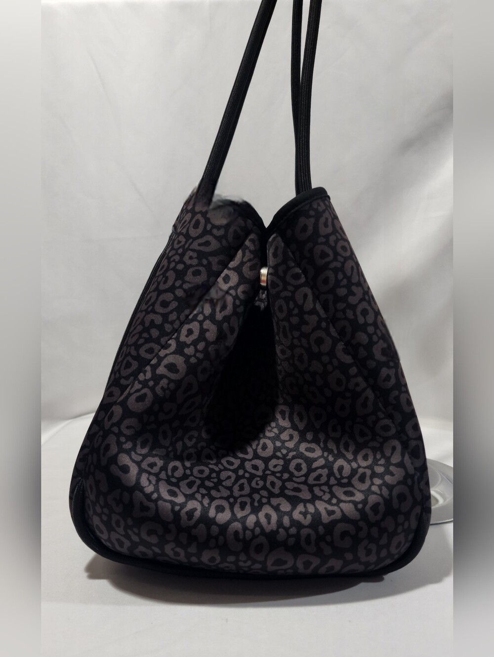 Glitzy Girlz Boutique Black Leopard Neoprene Tote w/ Pink Stripe Matching Pouch - Picture 3 of 13